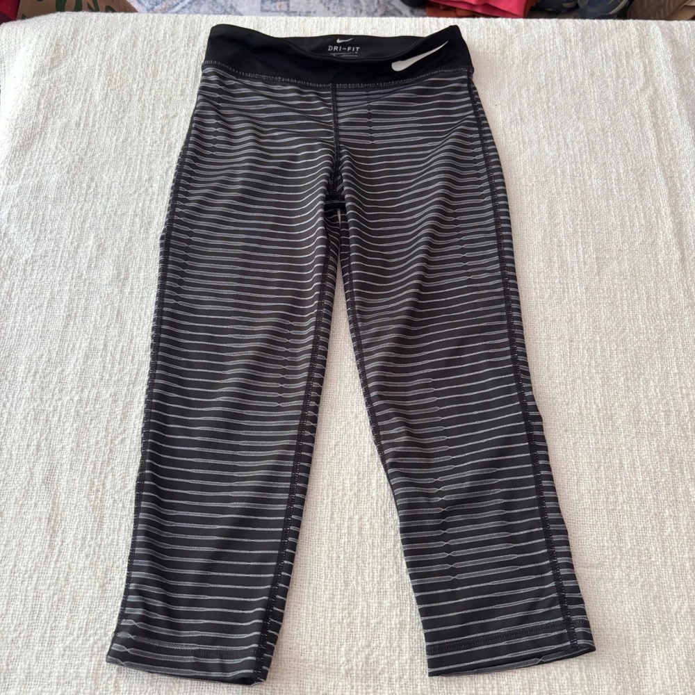 Nike Dri-FIT Womens Black Grey Striped Cropped Leggings Training Tights Size M